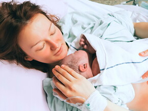 Hora dourada pós parto: o que é e quais os benefícios para a mãe e o bebê? 