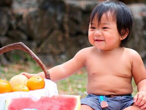 Meu filho de 1 ano tem fome muitas vezes ao dia, isso está certo?