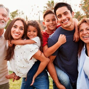 criança em família