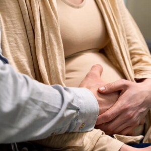 Lúpus e gravidez: conheça os riscos e cuidados