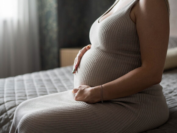 foto de mulher grávida sentada