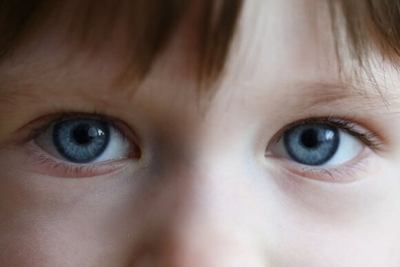 Imagem dos olhos de uma criança